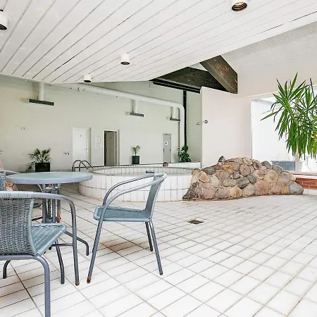 6 Person In Brovst-by Traum