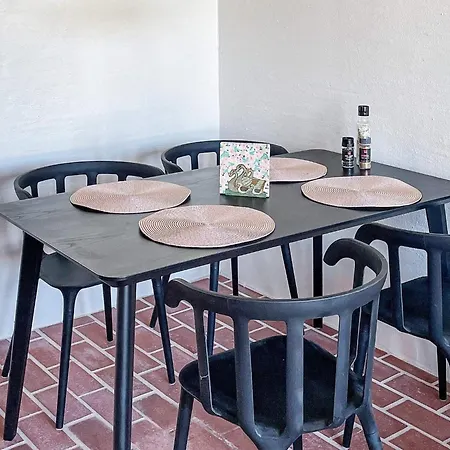 6 Person In Brovst-by Traum